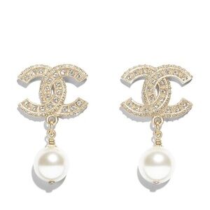 CHANEL Gold and Pearl Drop Earrings